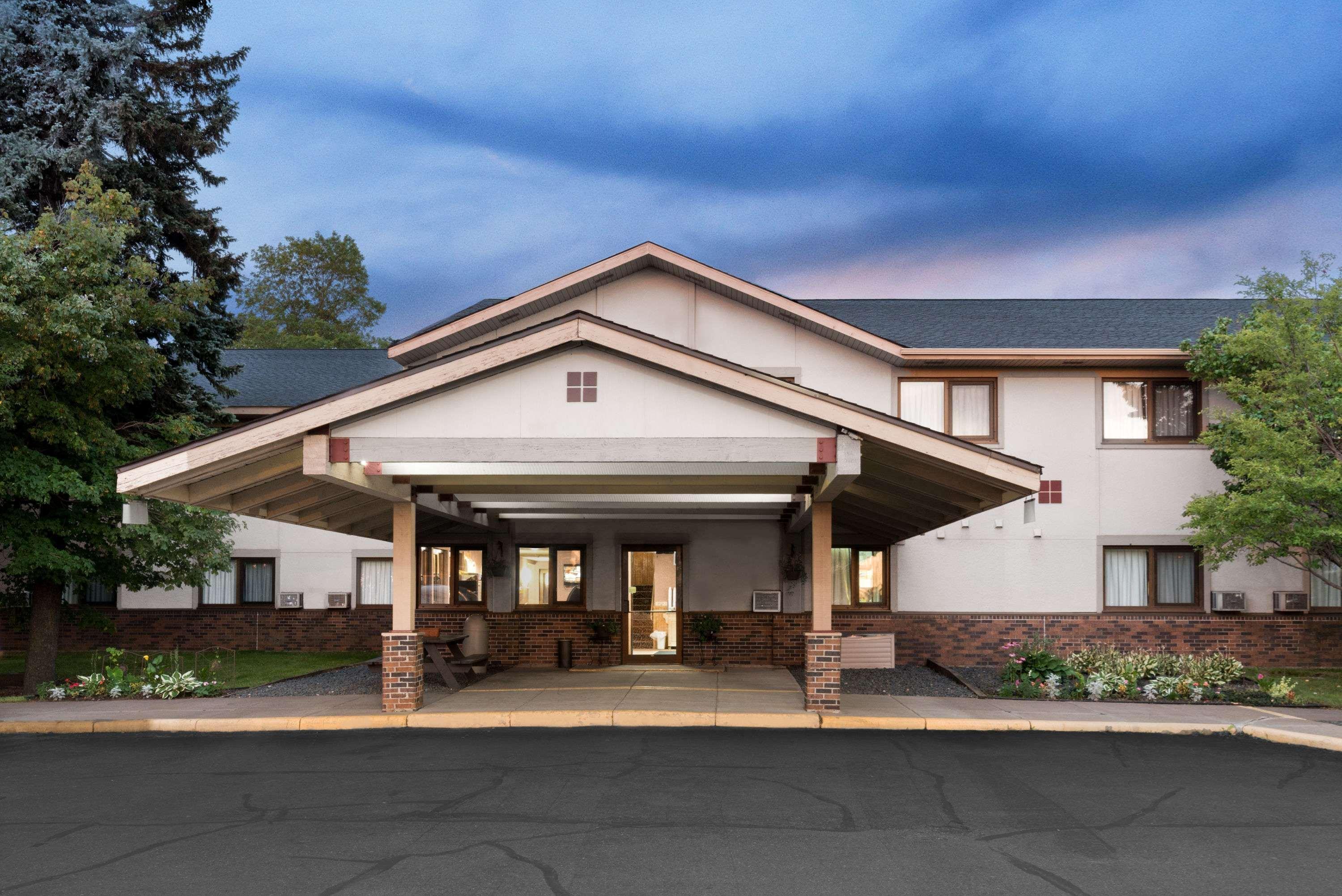 Super 8 By Wyndham Duluth Hotell Eksteriør bilde