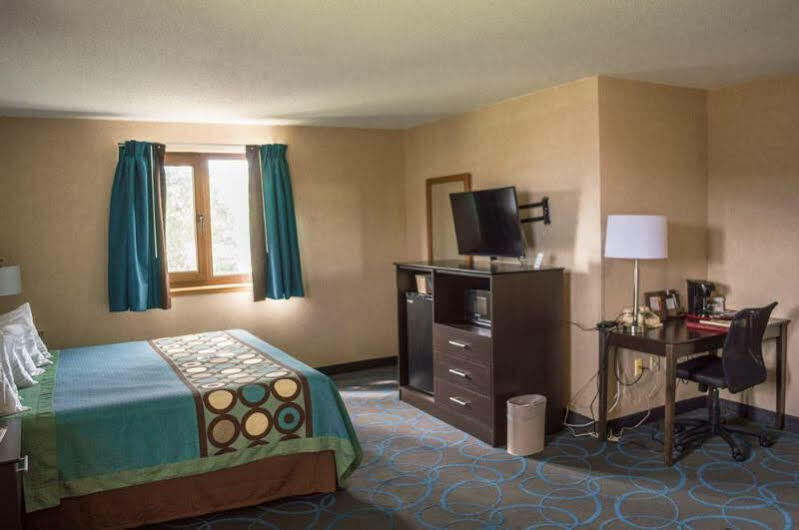 Super 8 By Wyndham Duluth Hotell Eksteriør bilde